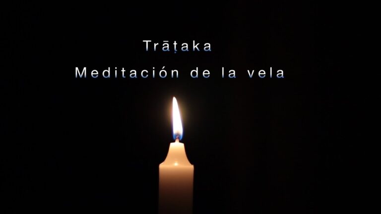 Inspiración entre velas: la calma de la llama en la meditación