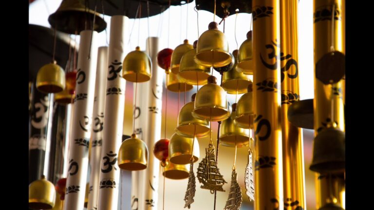 Viento y campanillas: sonidos suaves para meditar