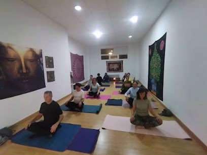 Yoga Alquimia: Descubre el equilibrio y bienestar en nuestro centro de yoga