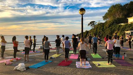 OM YOGA: Descubre los beneficios del yoga en nuestro centro especializado