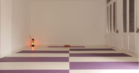 Espacio Vasistha – Centro de Yoga: Descubre el equilibrio y bienestar en nuestro centro de yoga