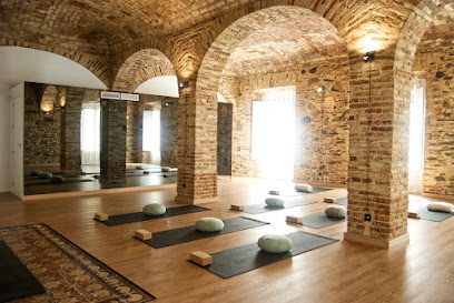 Centro Respiro: Descubre el Mejor Centro de Yoga para Relajarte y Renovar tu Energía