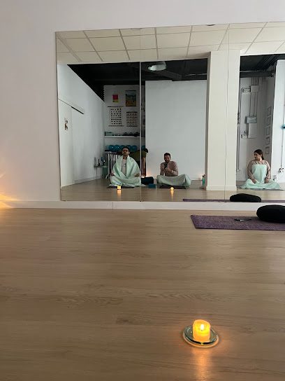 OM YOGA: Descubre el Mejor Centro de Yoga para Cultivar la Calma y el Bienestar