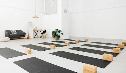 Satya Yoga Studio: Descubre el mejor centro de yoga para encontrar paz y bienestar