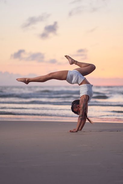 Ashtanga y Rocket Rosauris Yoga: Descubre los beneficios del yoga con nuestros instructores expertos
