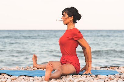 Centro de Yoga Iyengar en Castellón Maria Igual: Descubre el equilibrio y bienestar en nuestro centro de yoga
