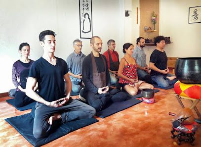Meditación Zen Barcelona – Descubre el serenidad en el Dojo Zen Ryokan