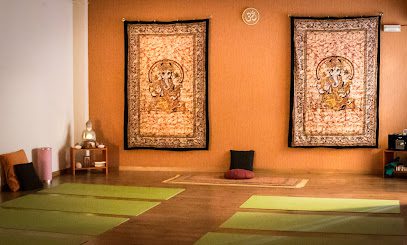 DHARANA Centre de Ioga i teràpies naturals: Descubre la paz interior a través del yoga