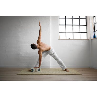 Descubre una experiencia única de bienestar en KAMALA Yoga Eskola: Tu centro de yoga