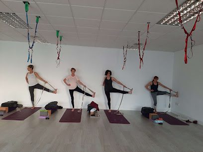 Centro Atha Yoga: Descubre la paz y el bienestar con nuestras clases de yoga