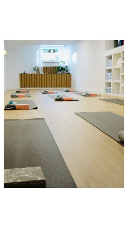 RAW YOGA STUDIO Vigo: Descubre el mejor centro de yoga en Vigo
