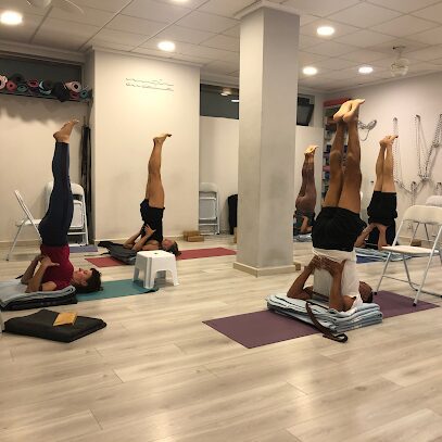Descubre el centro de yoga ‘KASSANA EL MEU ESPAI IOGA I PILATES STUDY’ y disfruta de una experiencia de bienestar única
