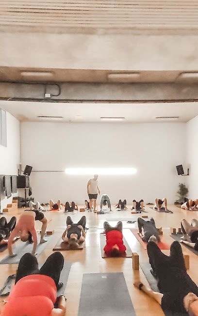 Descubre los beneficios del yoga en Yoga Beckles: Un centro de yoga para mejorar tu bienestar