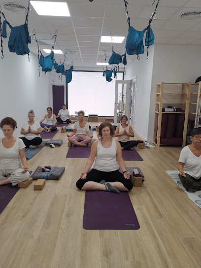SananQi escola de ioga i salut: Centro de yoga en Barcelona para alcanzar la paz interior