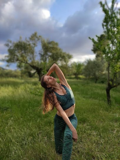 Lenkasana: Descubre los beneficios del yoga con nuestros expertos instructores