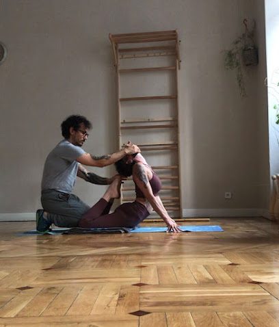 Carmen Cánovas Yoga: Descubre el mejor centro de yoga para alcanzar el equilibrio y bienestar