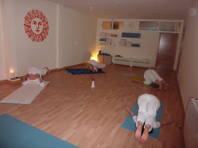 Centro de Yoga Solar Ananda: Descubre el equilibrio y bienestar en nuestro espacio de yoga