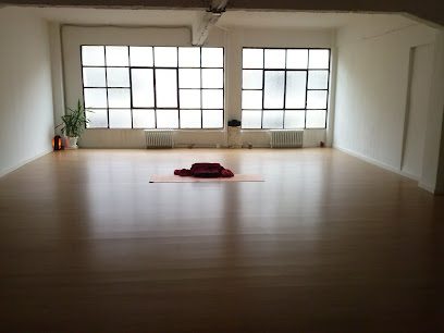 Namaste Yoga Bilbao: Descubre el centro de yoga líder en Bilbao para encontrar bienestar físico y mental