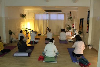 Ysi Yoga: Descubre el bienestar en nuestro Centro de Yoga de excelencia