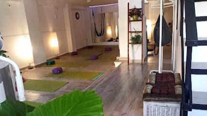 Indra Yoga Mindfulness Institute: Descubre el camino hacia el bienestar y la plenitud con nuestro centro de yoga