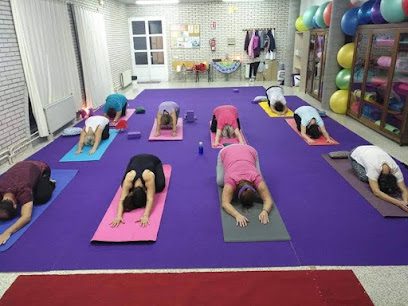 YogaLuz – Puri Cantudo: Tu centro de yoga para encontrar la paz interior