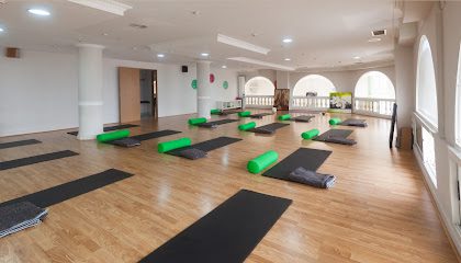 Más Happy Yoga – Pilates – Retiros en Santa Pola: Descubre el centro de yoga perfecto para encontrar la felicidad y bienestar