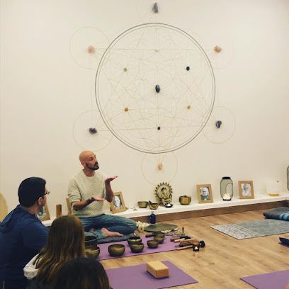 YogaSenzia – Fuengirola: Encuentra tu equilibrio en nuestro Centro de Yoga y Pilates
