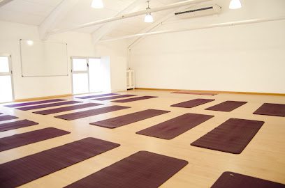 Shiva&Shakti Yoga Pamplona – 2º Ensanche: Descubre el mejor centro de yoga en Pamplona
