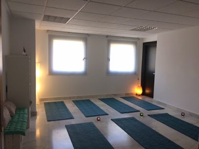 Estudio Centro: Descubre los beneficios del yoga en nuestro centro especializado