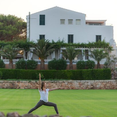 Yoga Menorca Neus Urbina: Descubre el centro de yoga en Menorca para encontrar equilibrio y bienestar