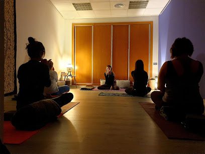 Verónica Chornet Yoga y Terapia: Tu Centro de Yoga para alcanzar bienestar y equilibrio