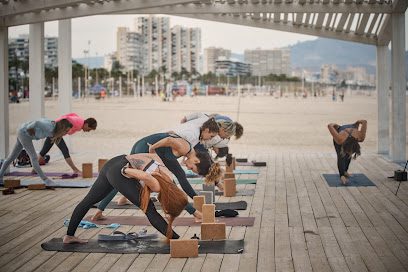 MaYte Yoga – Playa de San Juan: Descubre el centro de yoga para encontrar equilibrio y bienestar