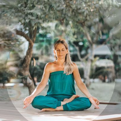 Amodini: Descubre los beneficios del Reiki, Yoga, Meditación y Sanación en Mallorca con nuestros expertos instructores de Yoga