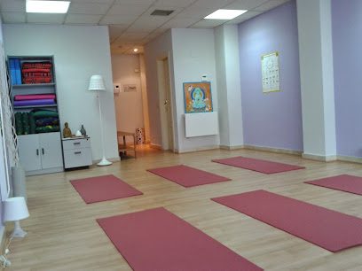 Bhasma. Escuela de Yoga: Descubre el equilibrio y bienestar en nuestro centro de yoga
