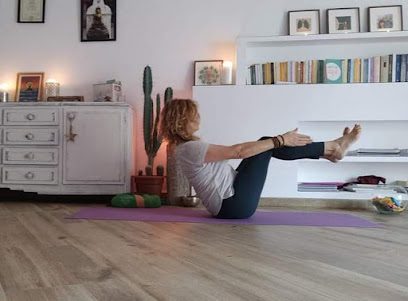 Narayani Manuela: Descubre el mejor centro de yoga para encontrar paz y equilibrio